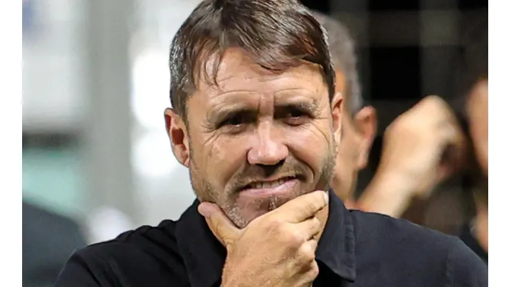 Eduardo Coudet comanda o Galo e pode perder titular para o Flamengo - Foto: Gilson Junio/AGIF