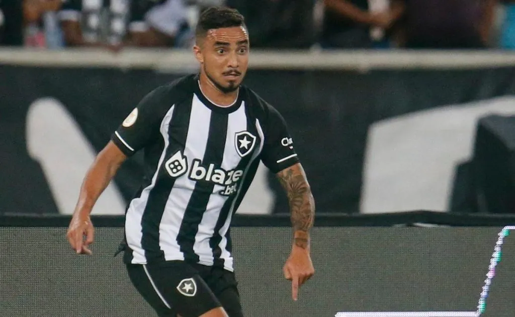 Foto: Vitor Silva/Botafogo/Divulgação – Rafael comemora retorno de Marçal ao Botafogo