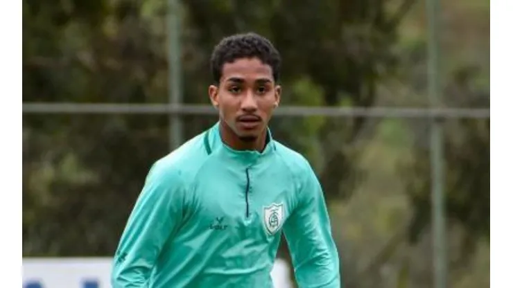 Foto: Reprodução/ América-MG - Arthur, lateral-direito do sub-20 do Coelho