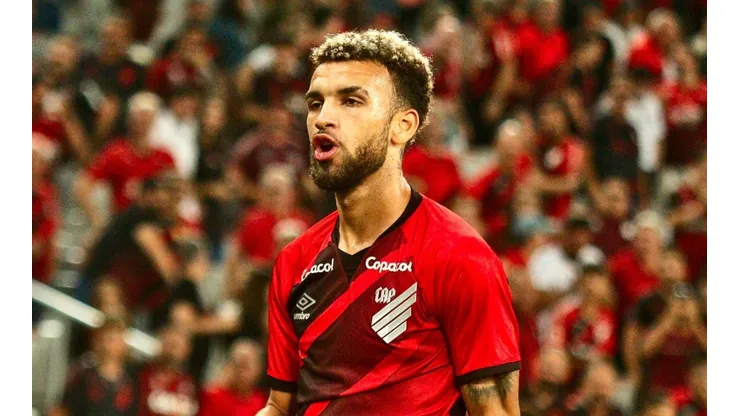 Foto: (Gabriel Machado/AGIF) - Jajá pode estar de saída do Athletico