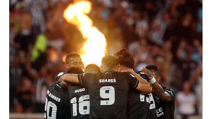 Foto: Vítor Silva/Botafogo - Elenco do Botafogo pode ganhar aquisição de meia em definitivo em 2023