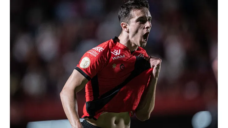 Foto: Heber Gomes/AGIF - Shaylon 'ganhou' concorrente no ataque do Atlético-GO