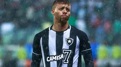 Lucas Fernandes com a camisa do Botafogo - Foto: Marcello Zambrana/AGIF