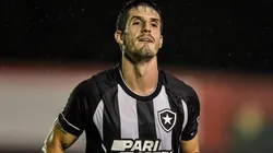 Thiago Ribeiro/AGIF/ Lucas Piazon, Victor Sá, Tiquinho Soares e +8; Luis Castro esboça Botafogo para clássico