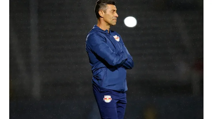 Pedro Caixinha tinha salário baixo no Bragantino