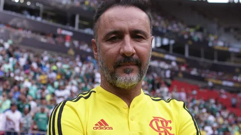 Foto: Ettore Chiereguini/AGIF - Vítor Pereira tomou decisão polêmica no Flamengo