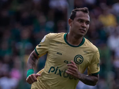 "Volta por cima"; Vinícius celebra gol pelo Goiás e responde críticas