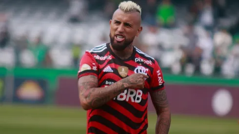 Vidal deve entrar no time titular do Flamengo - Foto: Gabriel Machado/AGIF