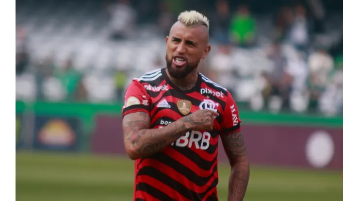 Vidal deve entrar no time titular do Flamengo - Foto: Gabriel Machado/AGIF