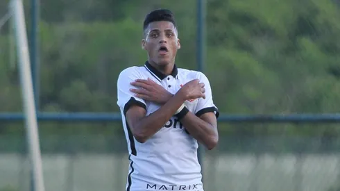Rodrigo Varanda com a camisa do Corinthians - Foto: Jhony Pinho/AGIF