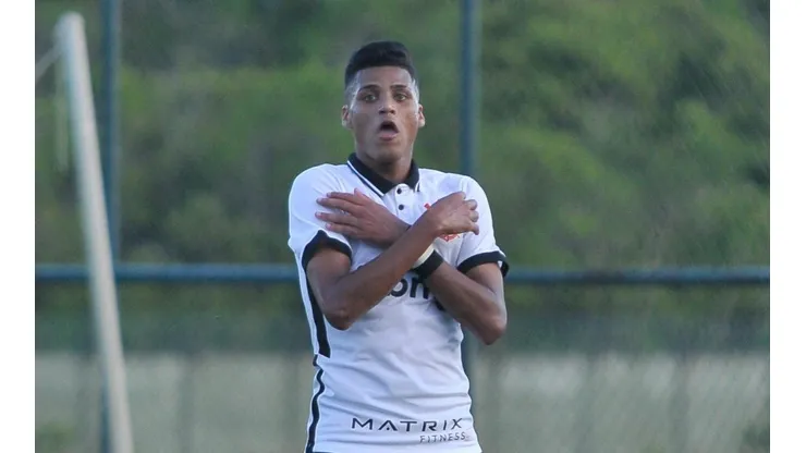 Rodrigo Varanda com a camisa do Corinthians - Foto: Jhony Pinho/AGIF