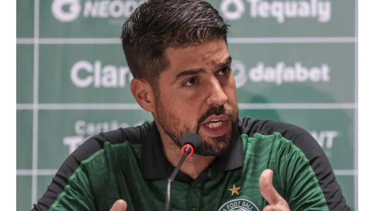 Foto: (Robson Mafra/AGIF) - António Oliveira freou as expectativas no Coritiba