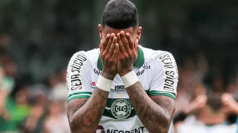 Foto: Robson Mafra/AGIF - Jogadores do Coxa viram assunto no TJD