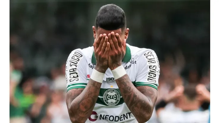 Foto: Robson Mafra/AGIF - Jogadores do Coxa viram assunto no TJD