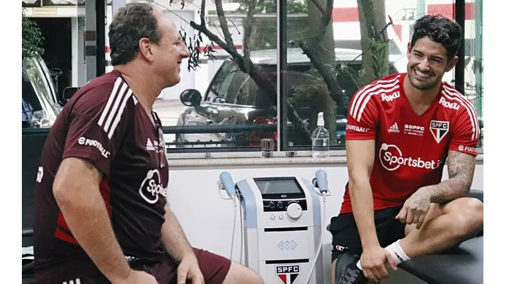 Rogério Ceni e Alexandre Pato conversando no CCT da Barra Funda - Foto: Divulgação/São Paulo FC