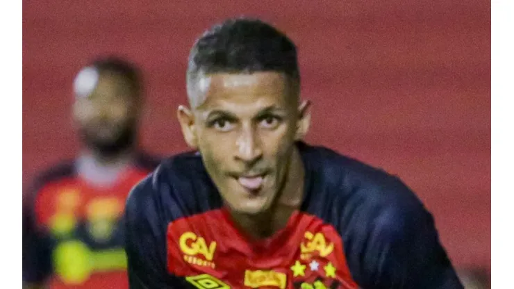 Luciano Juba vai ficar livre em agosto - Foto: Rafael Vieira/AGIF