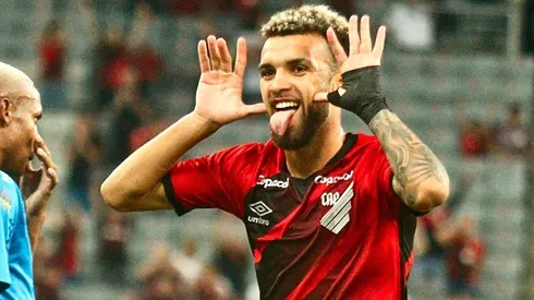 Foto: Gabriel Machado/AGIF - Jajá: atacante cometeu ato de indisciplina no Athletico