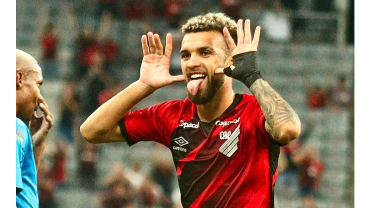 Foto: Gabriel Machado/AGIF - Jajá: atacante cometeu ato de indisciplina no Athletico