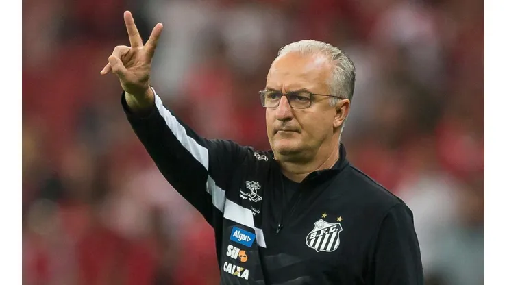 Foto: Jeferson Guareze/AGIF - Dorival é pedido por alguns torcedores do Santos.
