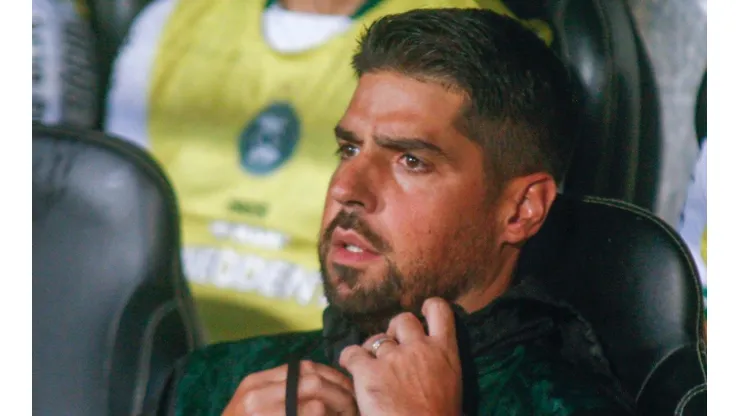 Foto: Gabriel Machado/AGIF - António Oliveira: técnico gostou de dupla, mas desaprovou empate do Coritiba