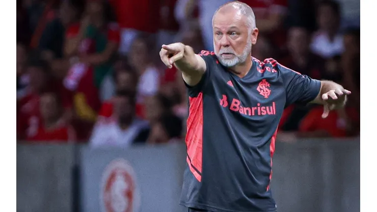 Foto: Maxi Franzoi/AGIF - Mano Menezes levou o Inter a quatro vitórias no Gaúchão