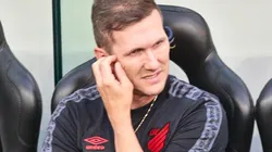 Gabriel Machado/AGIF/ "Foi passado para a diretoria"; Turra é sincero sobre atitude de Jaja em jogo no Athletido-PR.