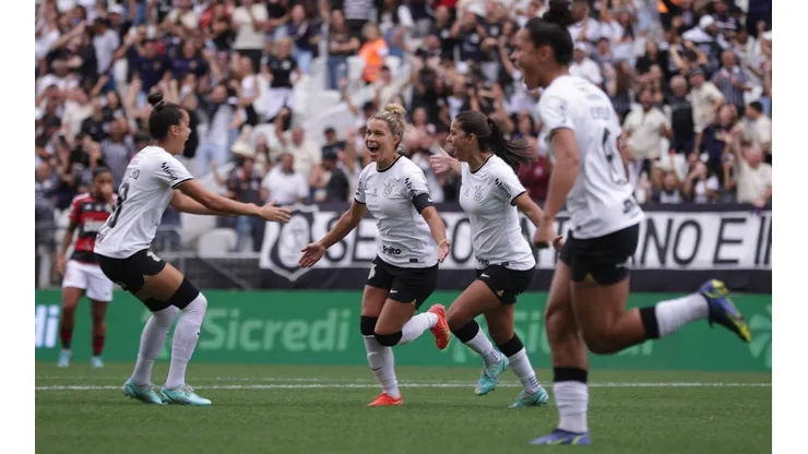 Ettore Chiereguini/AGIF. Corinthians supera Flamengo com folga e vence Supercopa Feminina