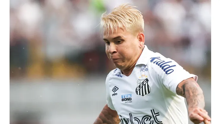 Foto: Marcello Zambrana/AGIF - Soteldo está na sua segunda passagem pelo Santos.