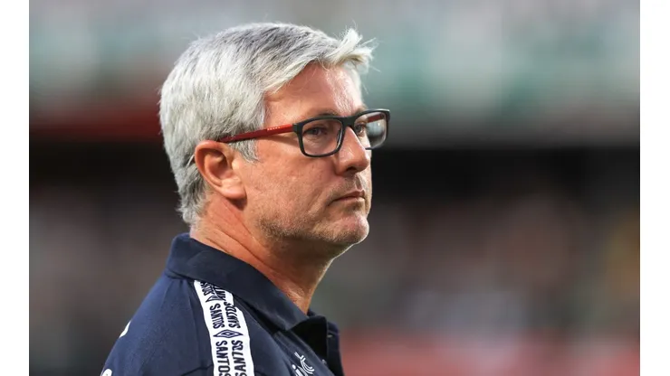 Foto: Marcello Zambrana/AGIF - Odair Hellmann fez escolha que a torcida do Santos não curtiu