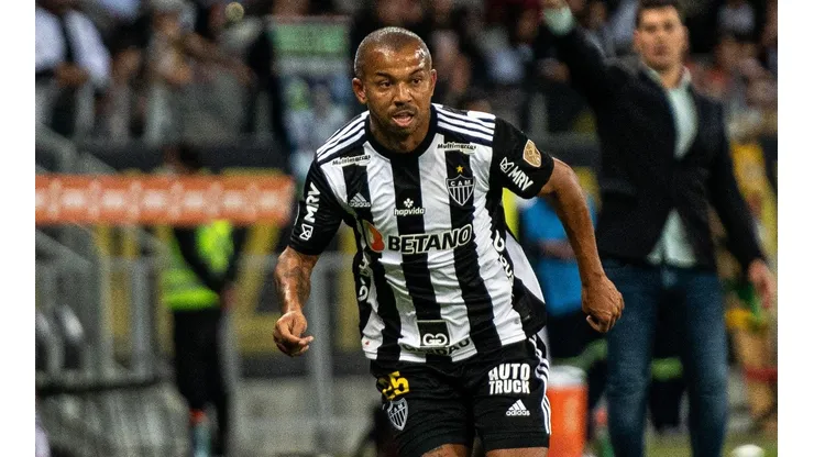 Foto: Alessandra Torres/AGIF - Mariano: lateral avaliou momento dos rivais mineiros