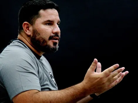 Ex-técnico do Botafogo, Barroca se empolga com atacante