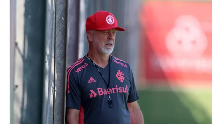 Foto: Ricardo Duarte/Internacional/Divulgação - Mano Menezes: técnico pode mexer no time titular do Inter