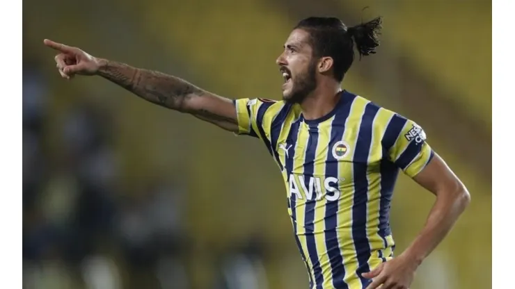 Gustavo Henrique com a camisa do Fenerbahçe - Foto: Getty Images