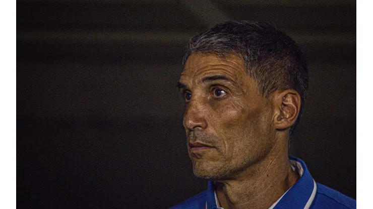 Foto: Lucas Emanuel/AGIF - Vojvoda vetou saída de Ronald para o Santos em 2022; hoje, autorizou empréstimo ao Cuiabá