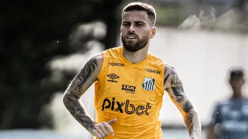 Foto: Raul Baretta/ Santos FC – Meia já está trabalhando normalmente no CT.