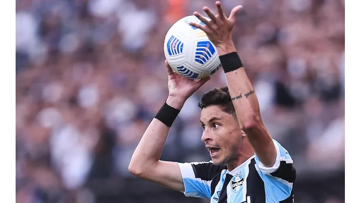 Foto: Ettore Chiereguini/AGIF - Diogo Barbosa: lateral xingou torcedor do Grêmio
