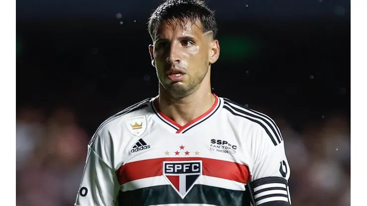 Jonathan Calleri está com dores no tornozelo - Foto: Marcello Zambrana/AGIF