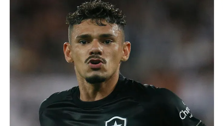 “R$ 11,4 milhões”; Jornalista apura possível saída de Tiquinho do Botafogo