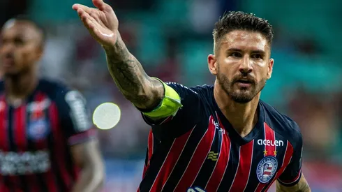 Foto: (Jhony Pinho/AGIF) – Everaldo foi o grande destaque do triunfo do Bahia desta quarta (8)