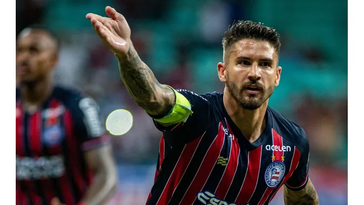 Foto: (Jhony Pinho/AGIF) - Everaldo foi o grande destaque do triunfo do Bahia desta quarta (8)