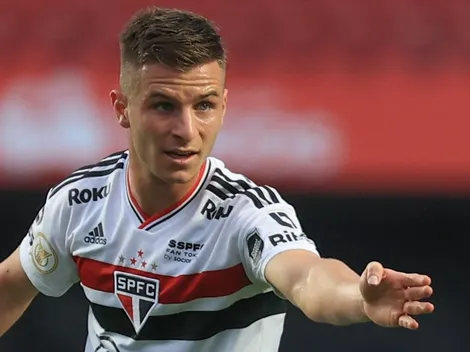 Torcedores do São Paulo mandam 'meia' ao banco para Galoppo ser titular