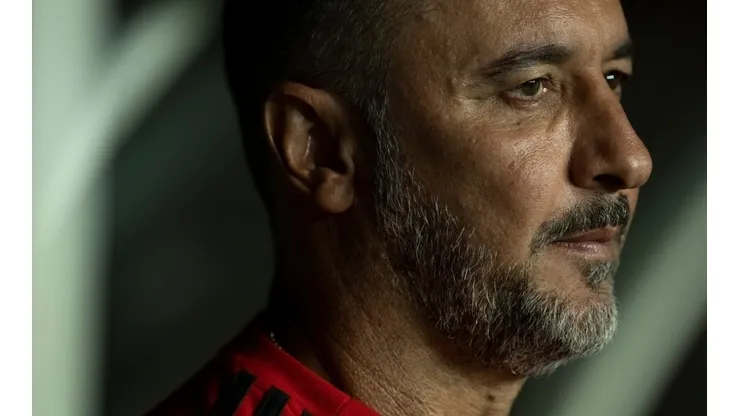 Foto: Jorge Rodrigues/AGIF - Vítor Pereira autorizou negociação de Marinho, fora dos planos no Flamengo