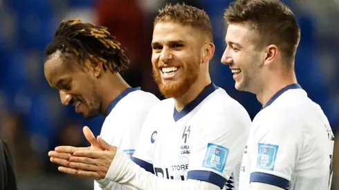 Foto: Divulgação/FIFA - Vietto (à direita) comemora gol do Al Hilal com Cuéllar