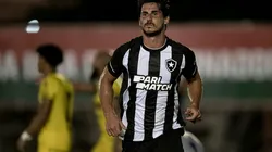 Gabriel Pires com a camisa do Botafogo - Foto: Jorge Rodrigues/AGIF