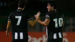 Foto: Vitor Silva/Botafogo - Piazon (à esquerda) vem sendo titular com Luís Castro em 2023