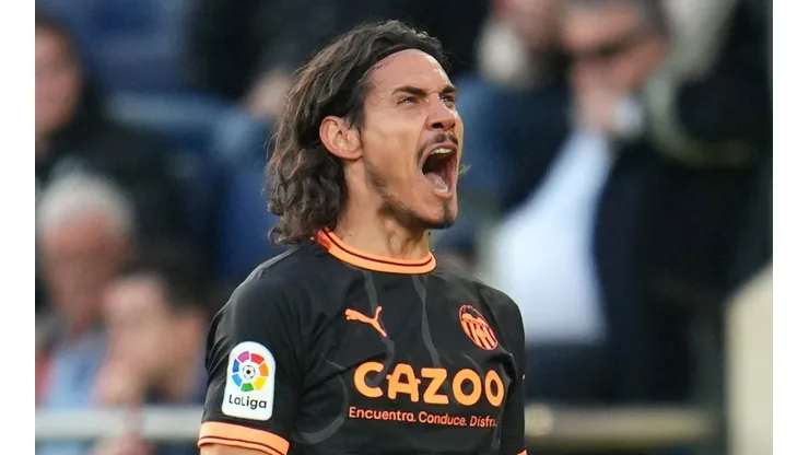 (Photo by Aitor Alcalde/Getty Images) - Santos estaria tentando trazer Cavani.