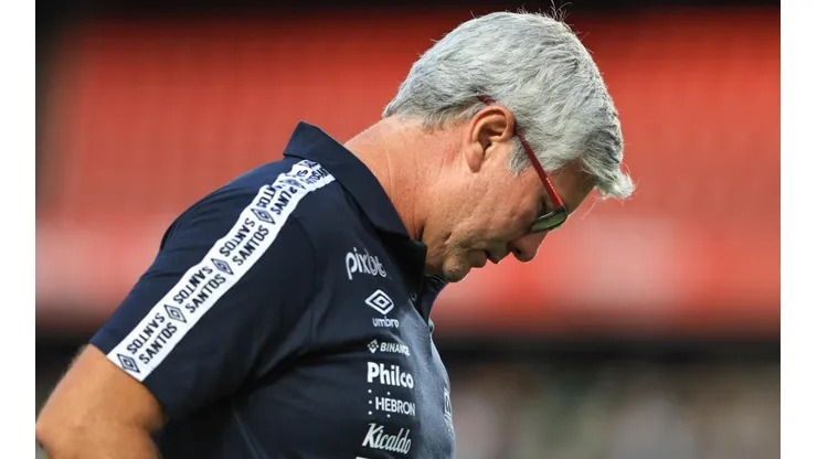 Foto: Marcello Zambrana/AGIF - Odair Hellmann não vem conseguindo fazer o Santos pontuar no Paulistão