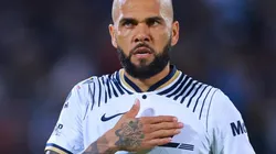 Daniel Alves teria dívida de R$ 12,5 mi, aponta jornal Espanhol. Imagem: Hector Vivas / Getty Images.