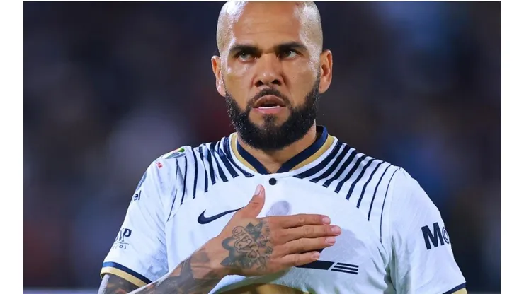Daniel Alves teria dívida de R$ 12,5 mi, aponta jornal Espanhol. Imagem: Hector Vivas / Getty Images.