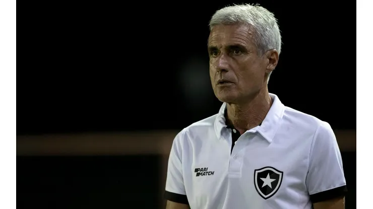 Jorge Rodrigues/AGIF - Luis Castro, técnico do Botafogo